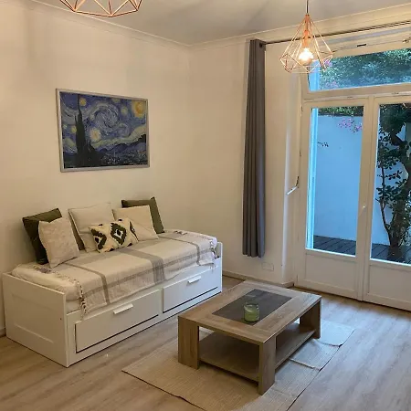 A 300 M A Pied De La Et Commerces * Toulon