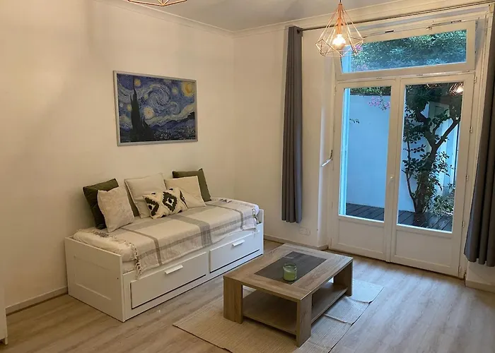 A 300 M A Pied De La Et Commerces * Toulon