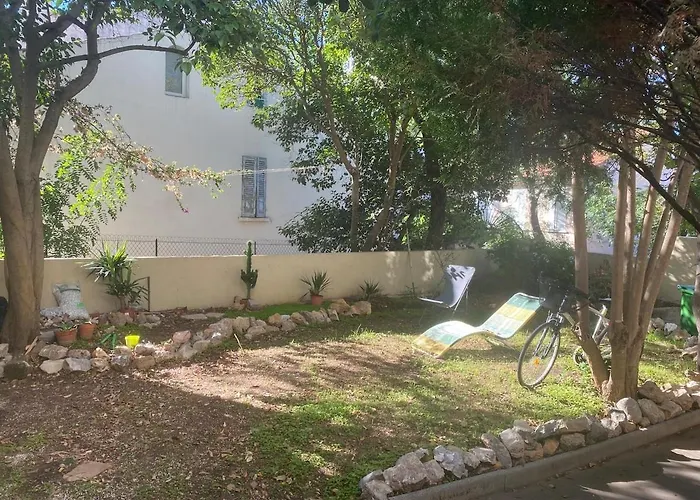 A 300 M A Pied De La Et Commerces Appartement *